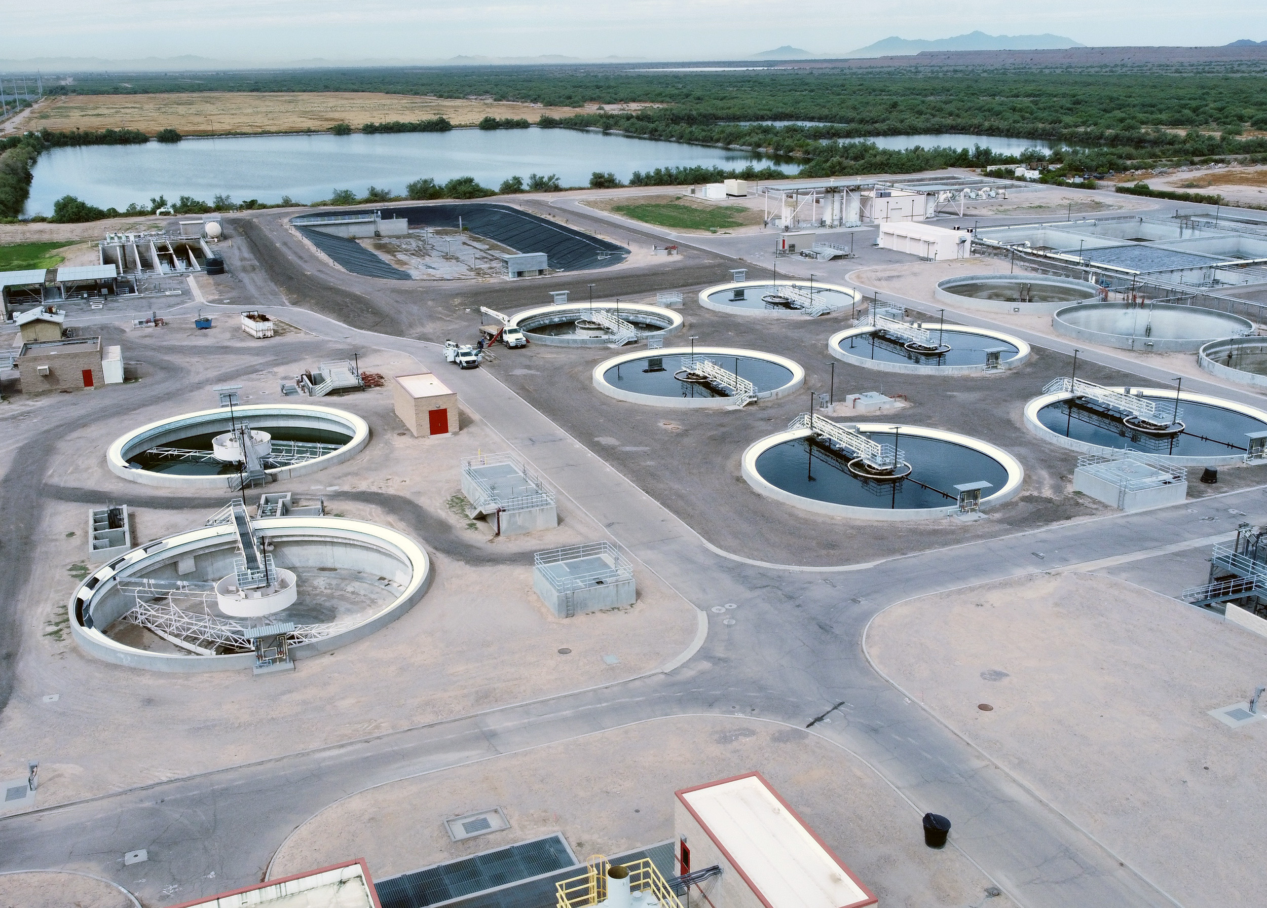 The design included infrastructure improvements, a reclaimed water distribution system (RWDS), and innovative upgrades to the water reclamation facility (WRF) to reduce costs while increasing capacity. 