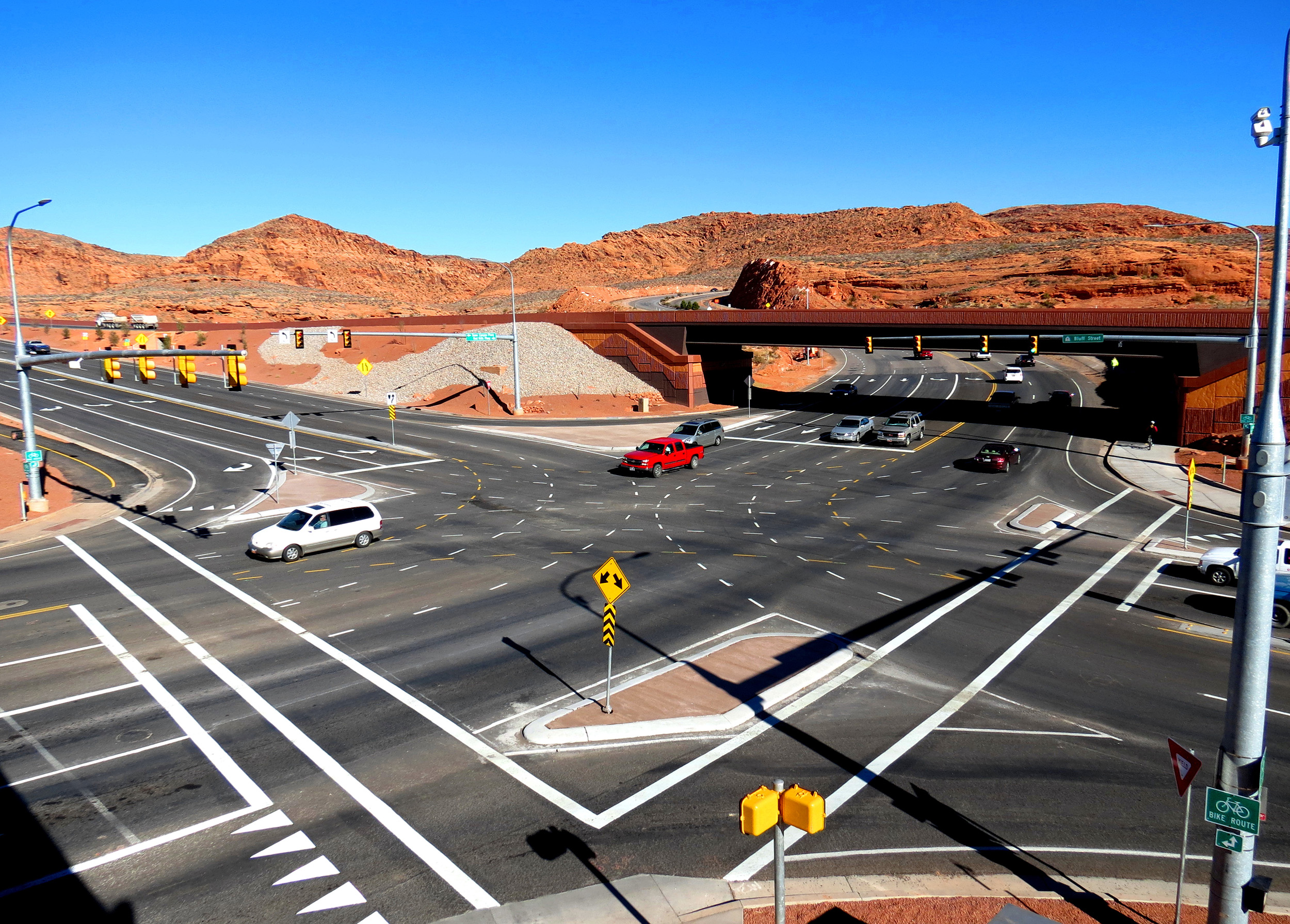 Improvements at the Bluff Street and Red Hills Parkway interchange include pedestrian and cyclist crossings.