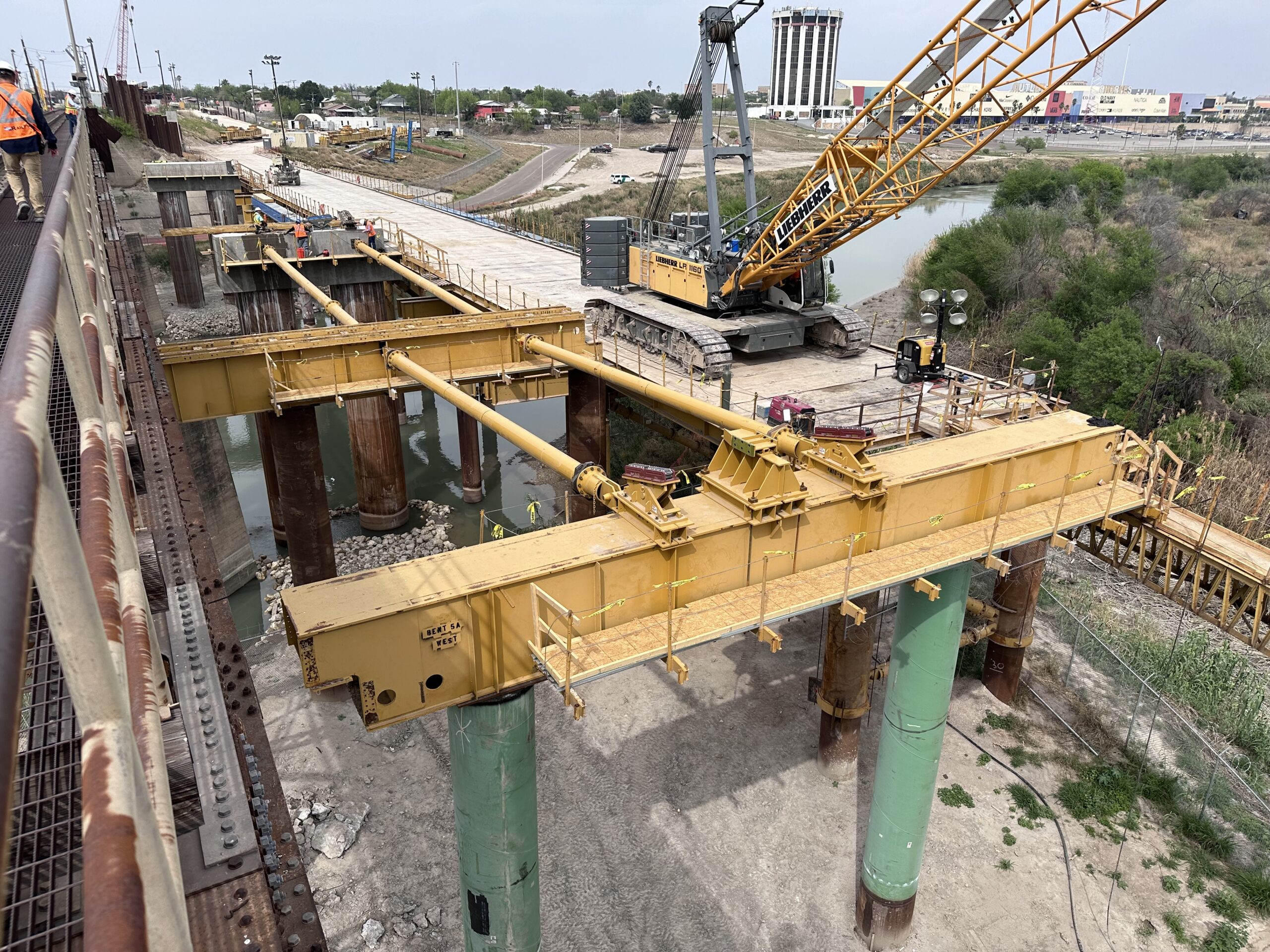 The launch bents consisted of two pipe piles and a cap beam.